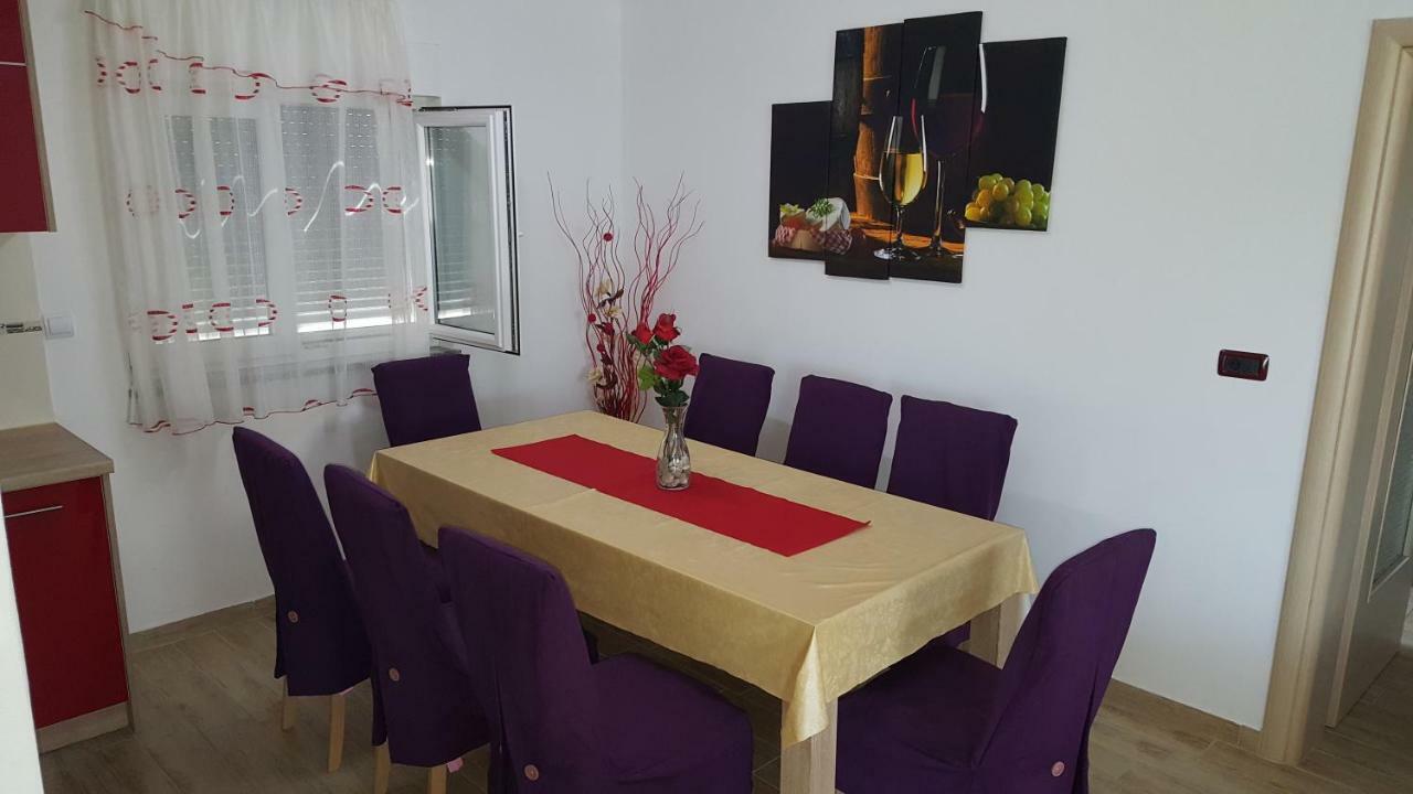Apartment Rose พูลา ภายนอก รูปภาพ