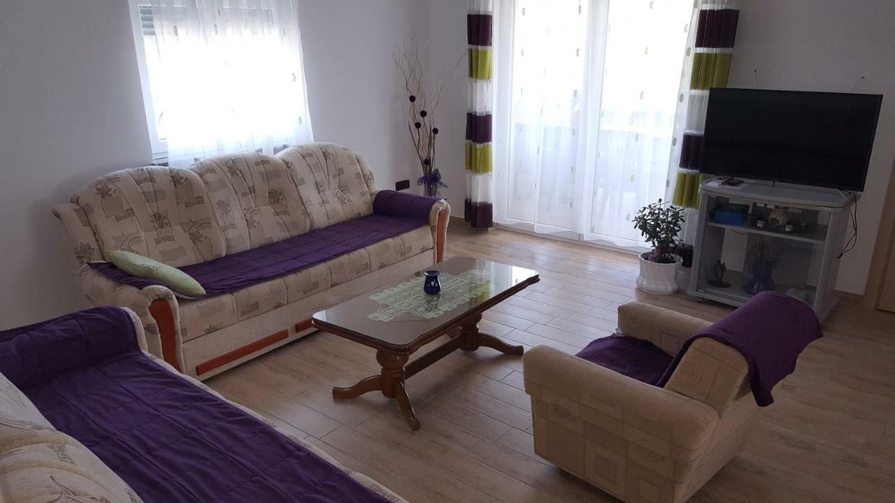 Apartment Rose พูลา ภายนอก รูปภาพ