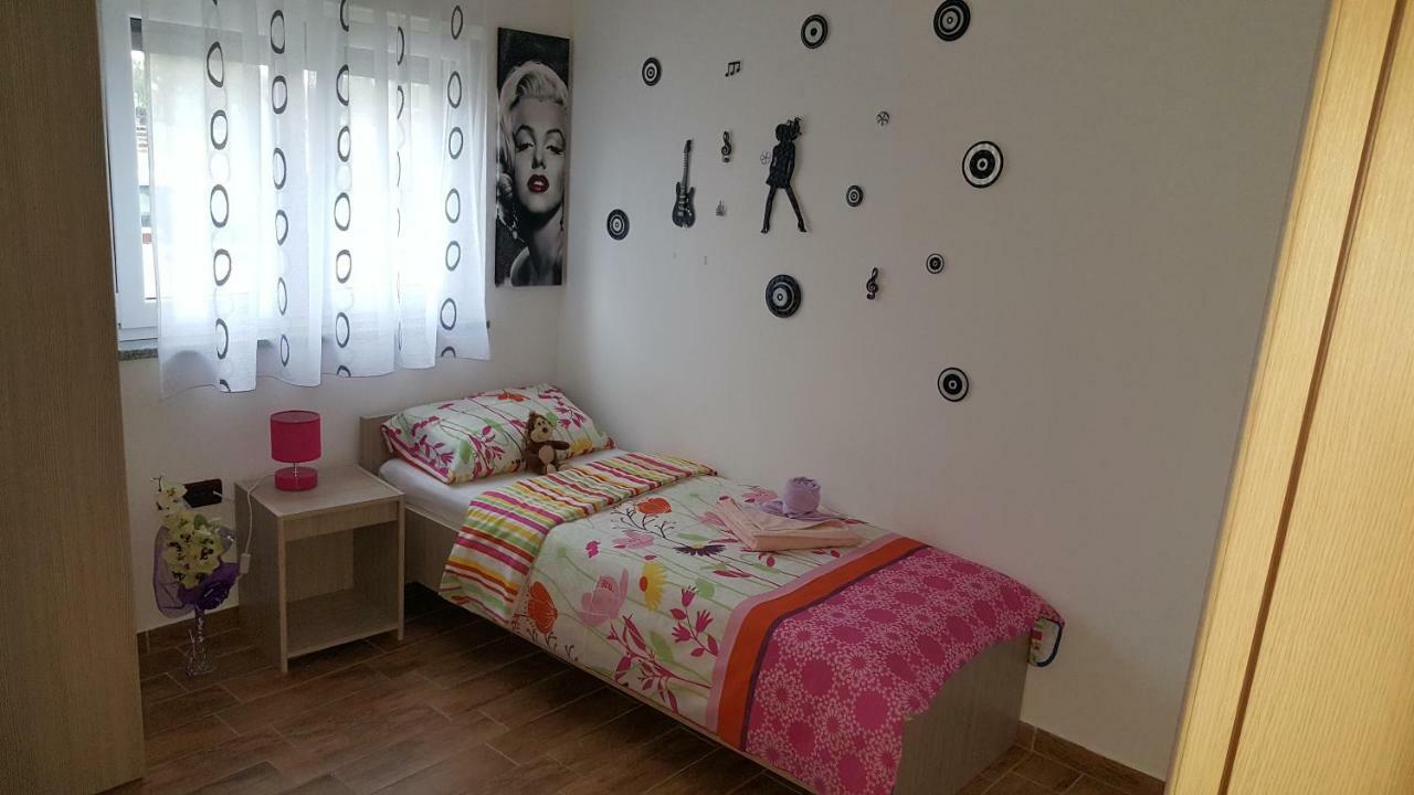Apartment Rose พูลา ภายนอก รูปภาพ